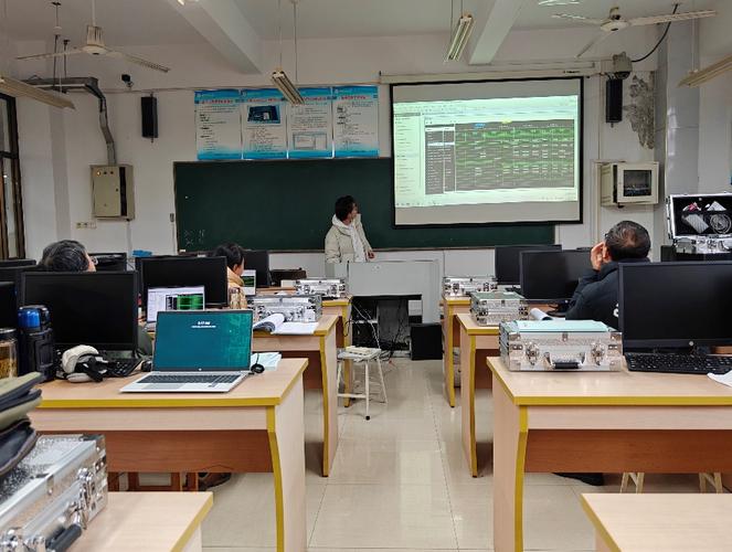计算机系举行龙芯cpu体系结构实验培训活动
